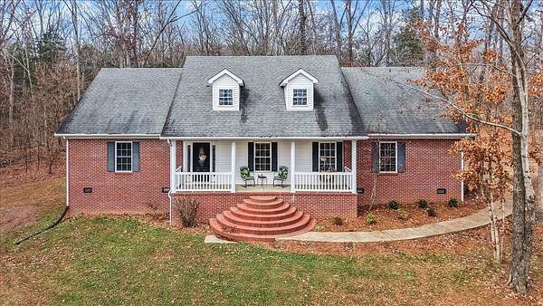 7.54 Acres of Land with Home for Sale in Bowling Green, Kentucky