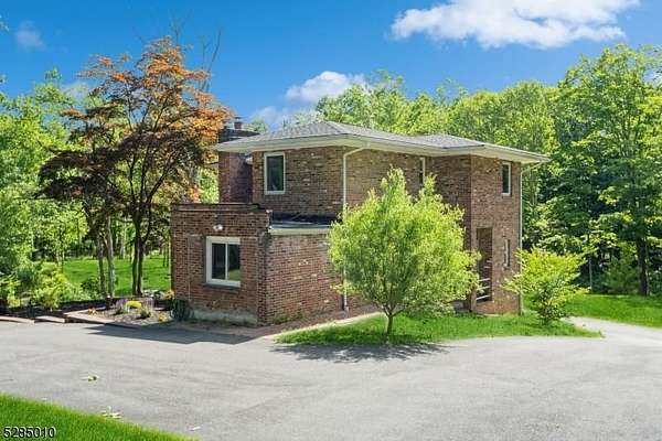 5.83 Acres of Residential Land with Home for Lease in Morris Township, New Jersey