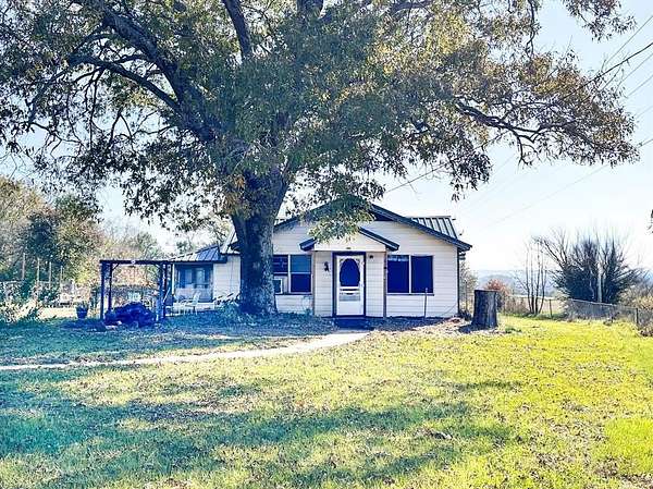 19.9 Acres of Land with Home for Sale in LaRue, Texas