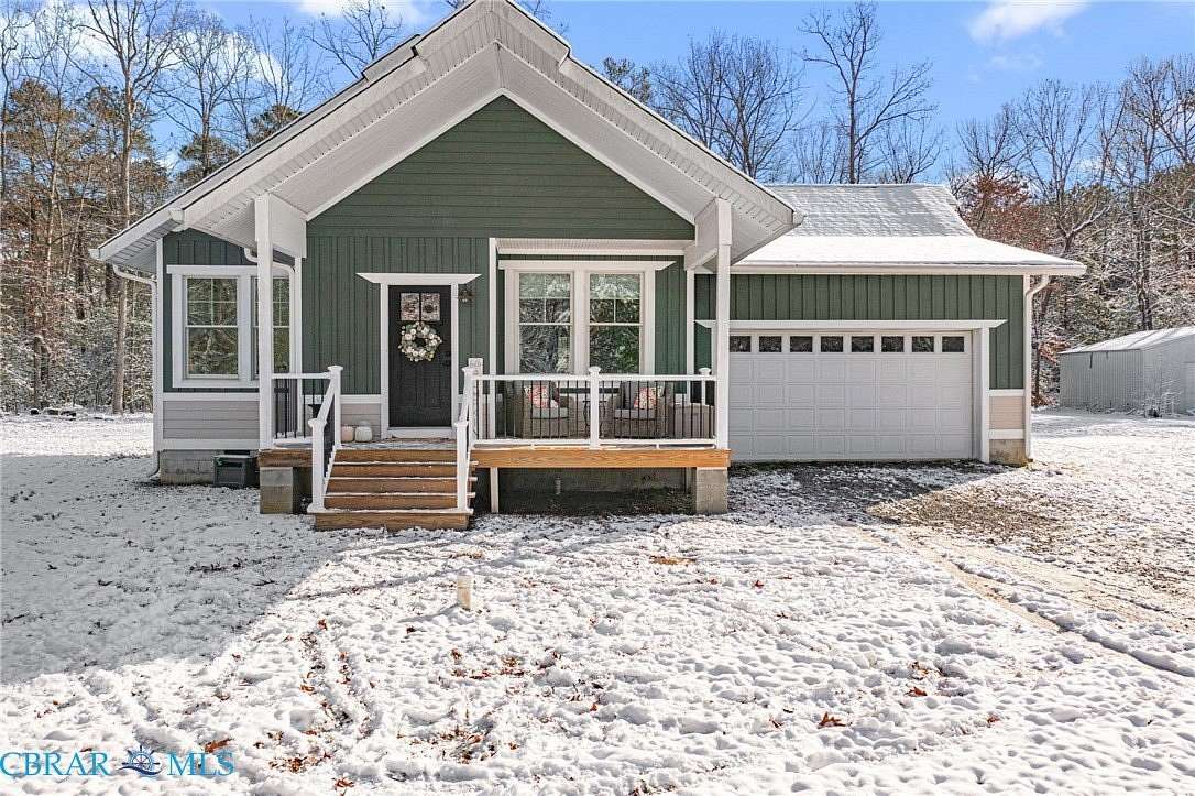 4.47 Acres of Residential Land with Home for Sale in Saluda, Virginia