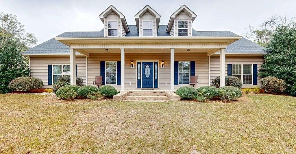 2 Acres of Residential Land with Home for Sale in Headland, Alabama