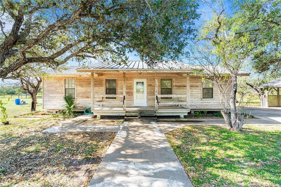 2.5 Acres of Residential Land with Home for Sale in Sinton, Texas