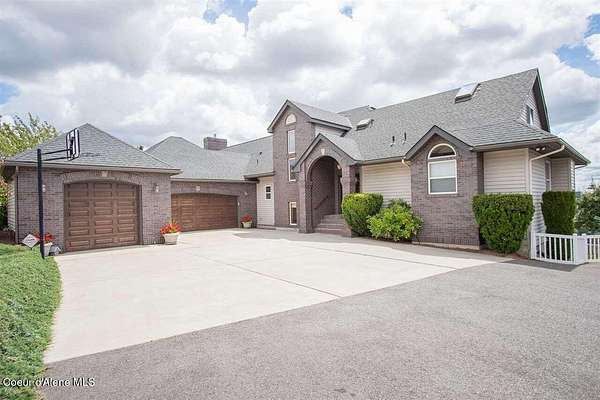 9.42 Acres of Residential Land with Home for Sale in Spokane, Washington