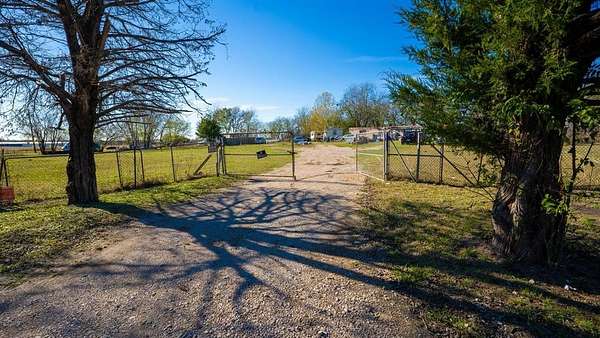 1.5 Acres of Residential Land with Home for Sale in Terrell, Texas