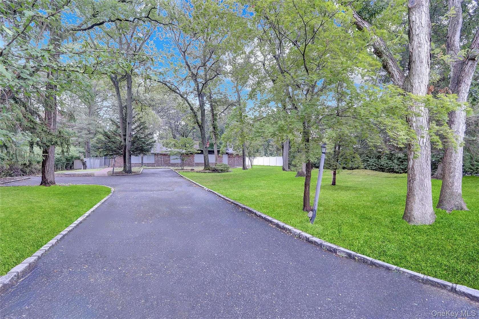 0.98 Acres of Land for Sale in Mount Sinai, New York