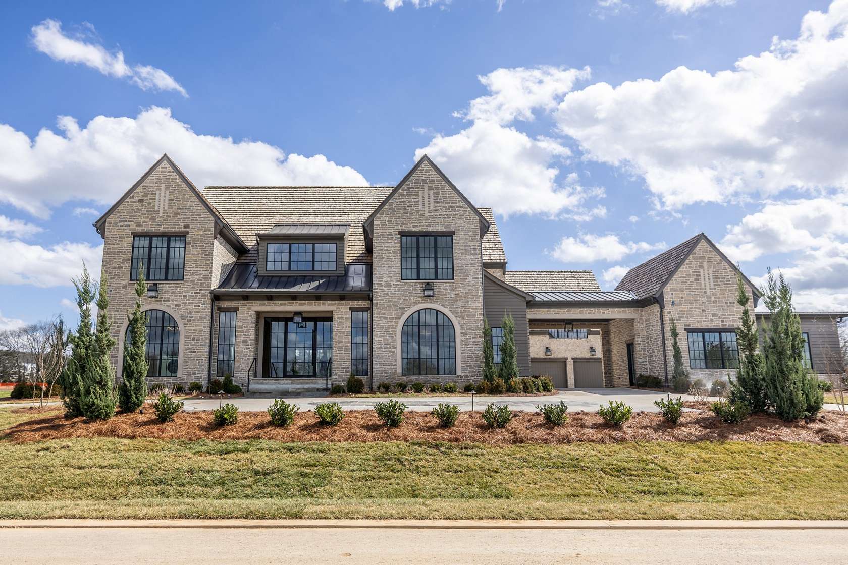 1.74 Acres of Land with Home for Sale in Franklin, Tennessee