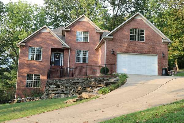 4.77 Acres of Residential Land with Home for Sale in Columbia, Tennessee