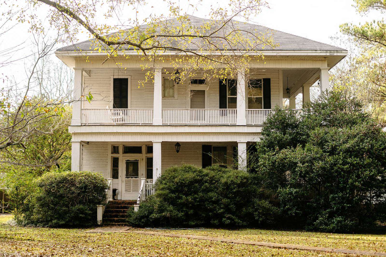 303 Acres of Land with Home for Sale in Louisville, Mississippi