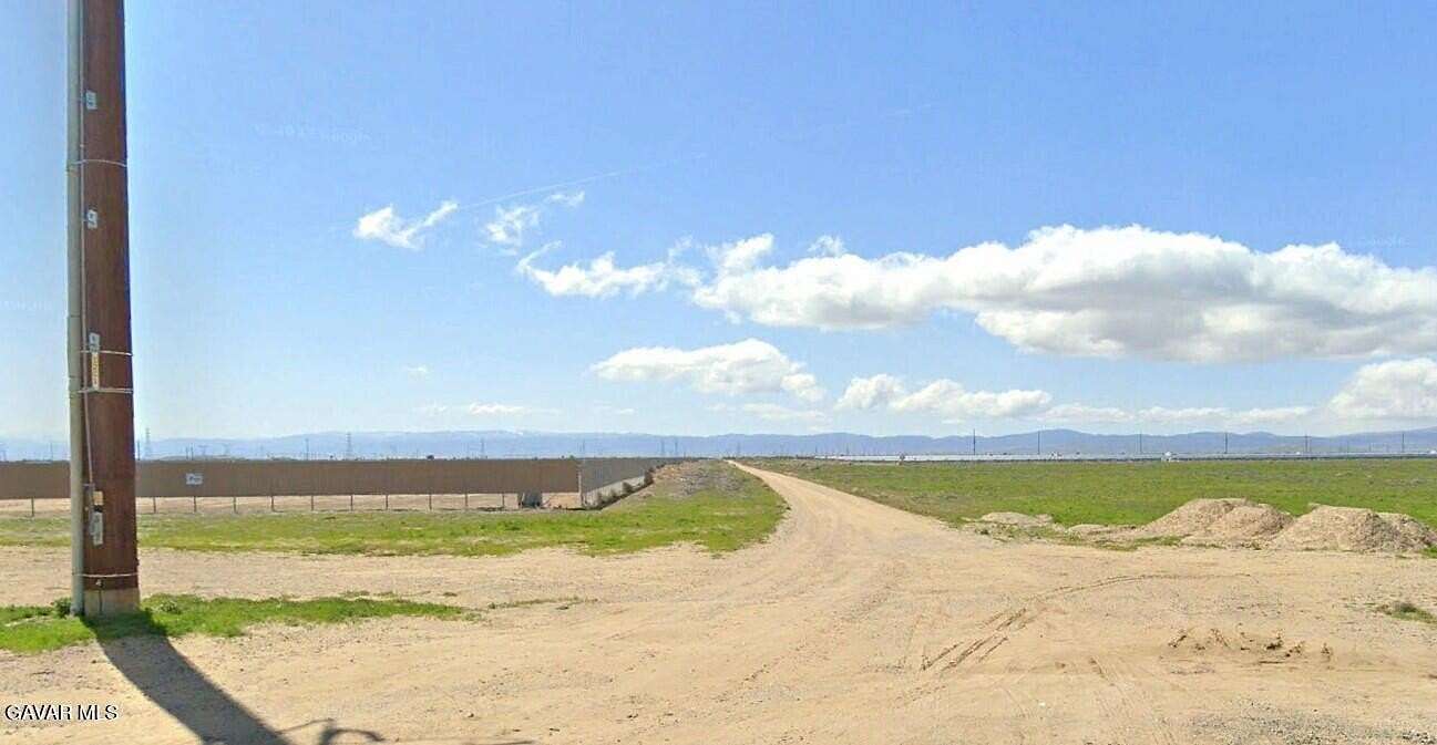 2 Acres of Residential Land for Sale in Rosamond, California