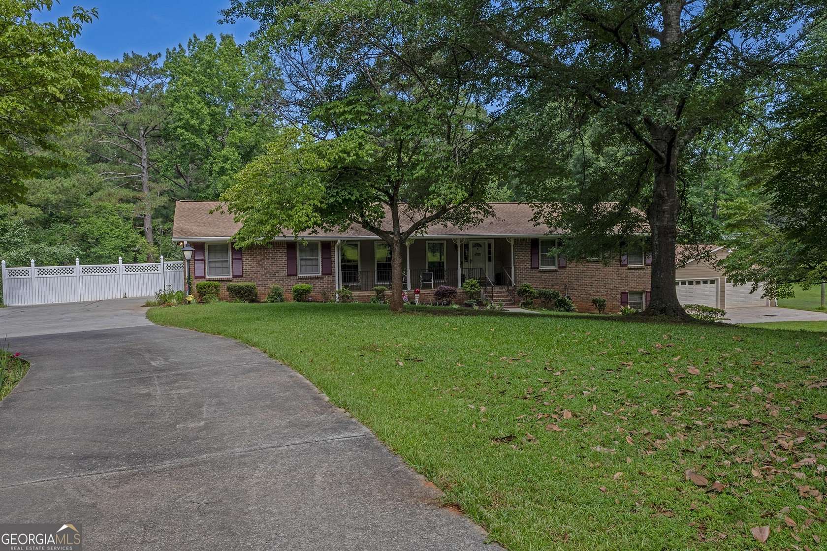 5 Acres of Residential Land with Home for Sale in Fayetteville, Georgia