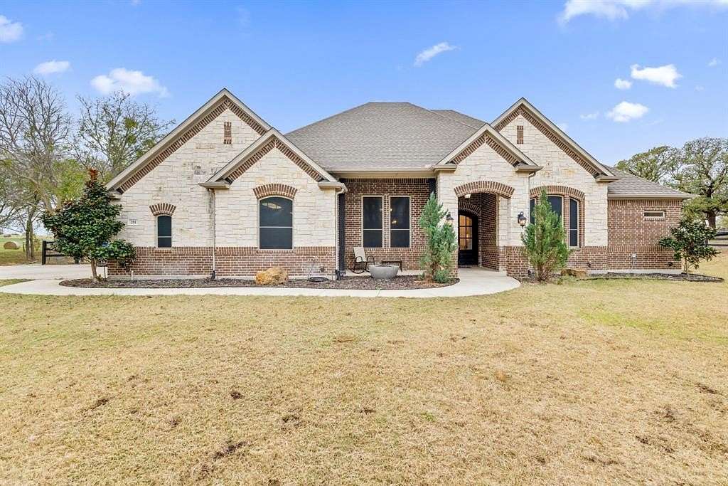 3.66 Acres of Residential Land with Home for Lease in Decatur, Texas