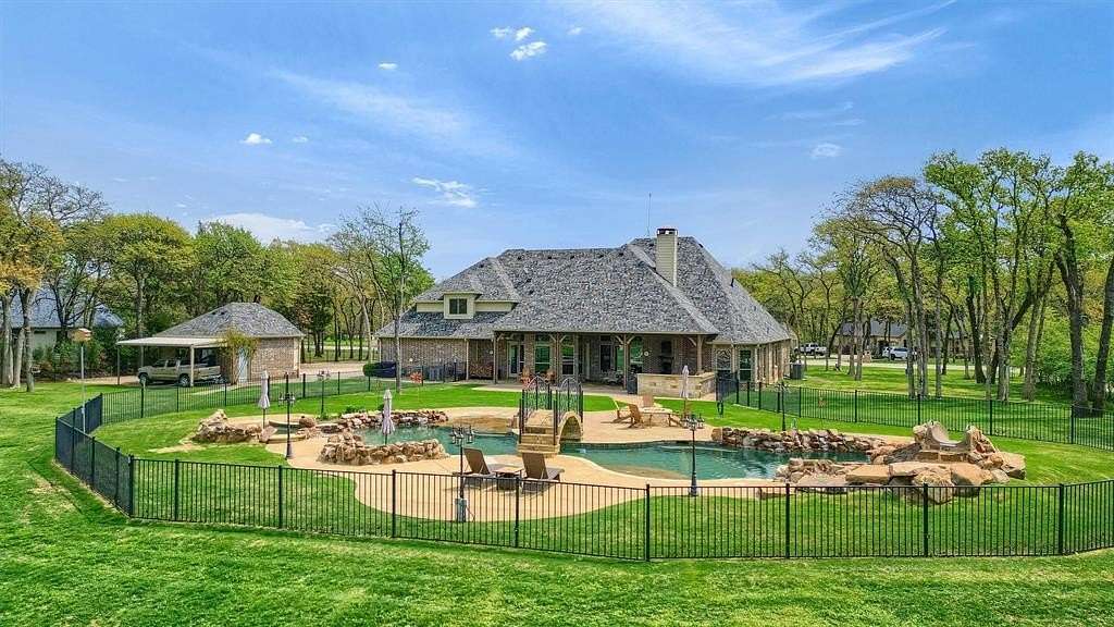 2 Acres of Residential Land with Home for Sale in Pilot Point, Texas