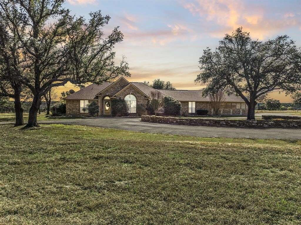 13.7 Acres of Land with Home for Sale in Cranfills Gap, Texas