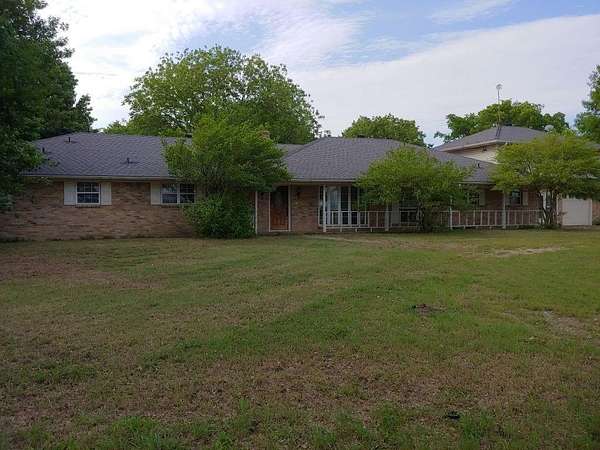 10 Acres of Land with Home for Lease in Trenton, Texas