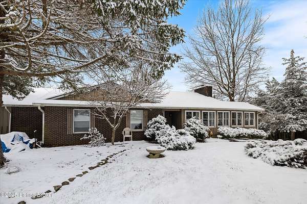 5 Acres of Residential Land with Home for Sale in Crestwood, Kentucky