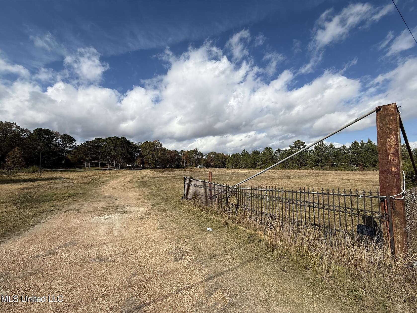 8.59 Acres of Commercial Land for Sale in Byram, Mississippi