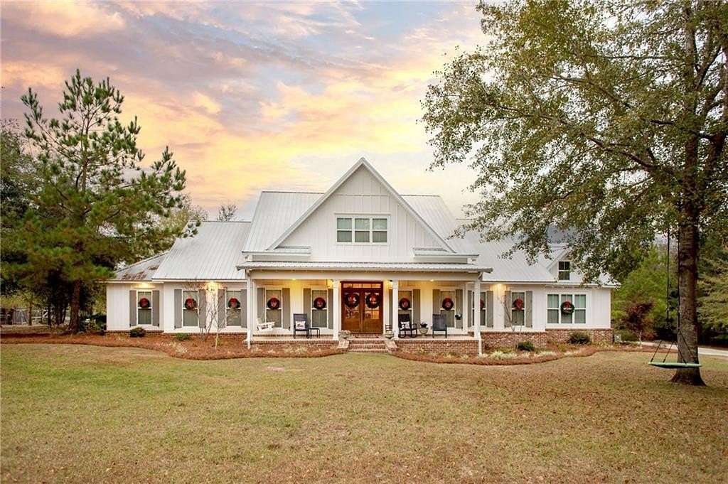 78.8 Acres of Land with Home for Sale in Waycross, Georgia