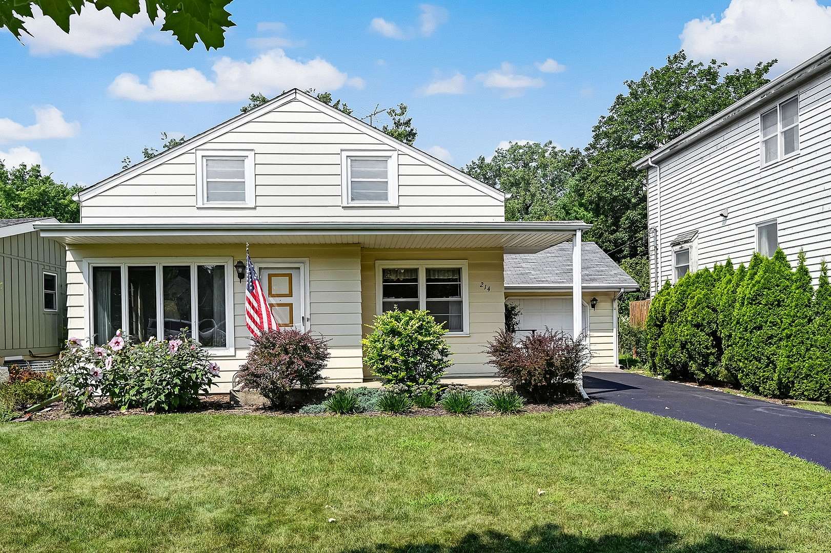 0.36 Acres of Residential Land with Home for Sale in Clarendon Hills, Illinois