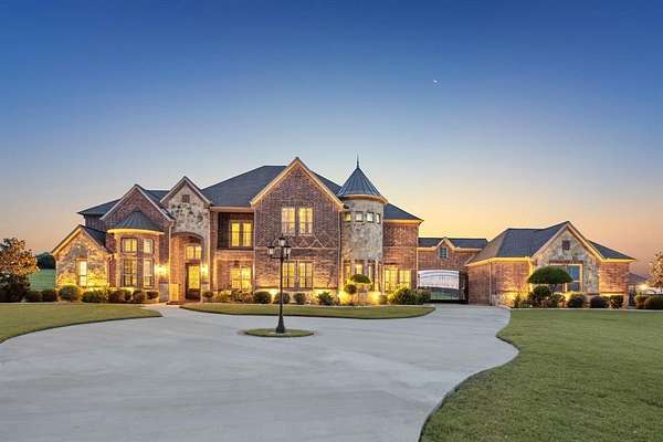 2.35 Acres of Residential Land with Home for Sale in Sunnyvale, Texas