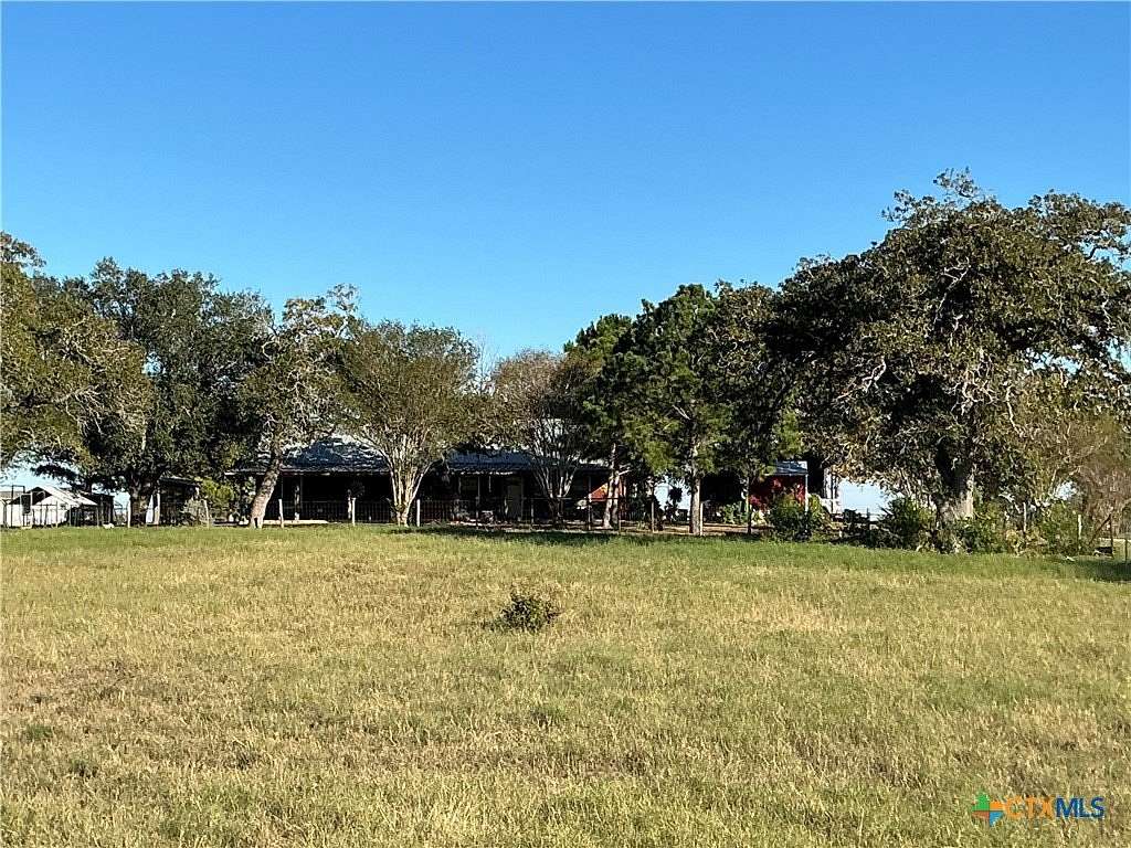 2.5 Acres of Residential Land with Home for Sale in Nixon, Texas