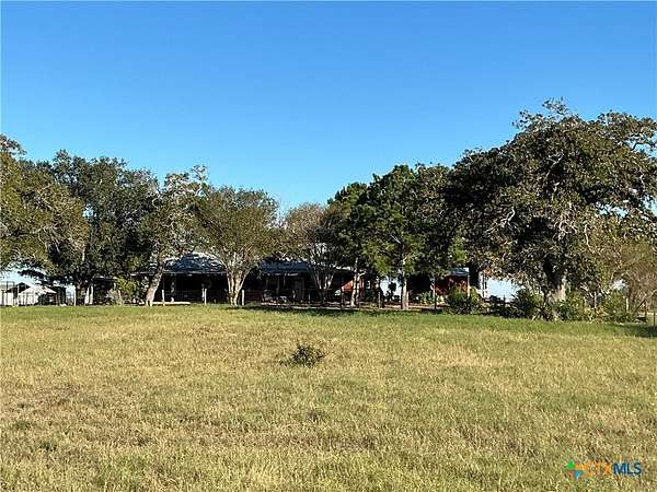 2.5 Acres of Residential Land with Home for Sale in Nixon, Texas
