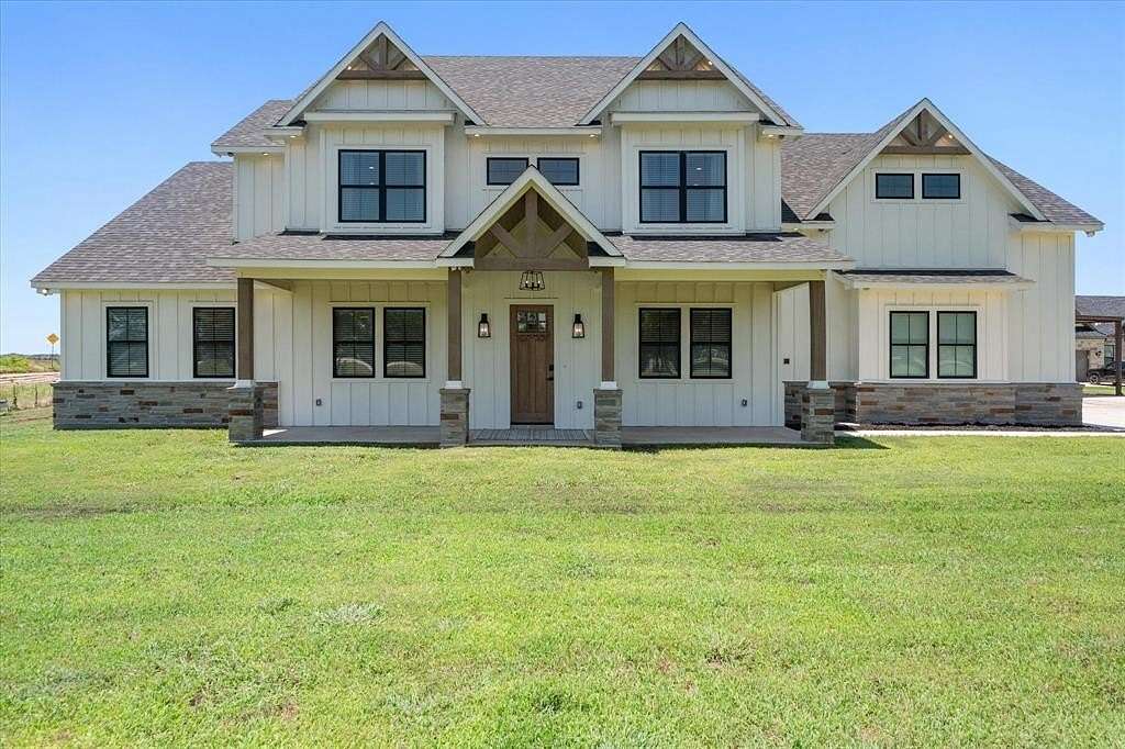 4.65 Acres of Residential Land with Home for Sale in Kerens, Texas