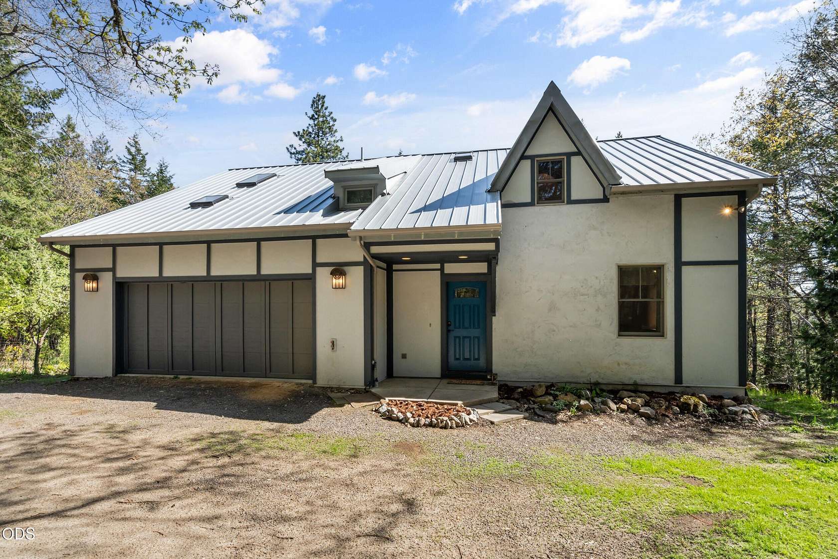 5.13 Acres of Land with Home for Sale in Ashland, Oregon