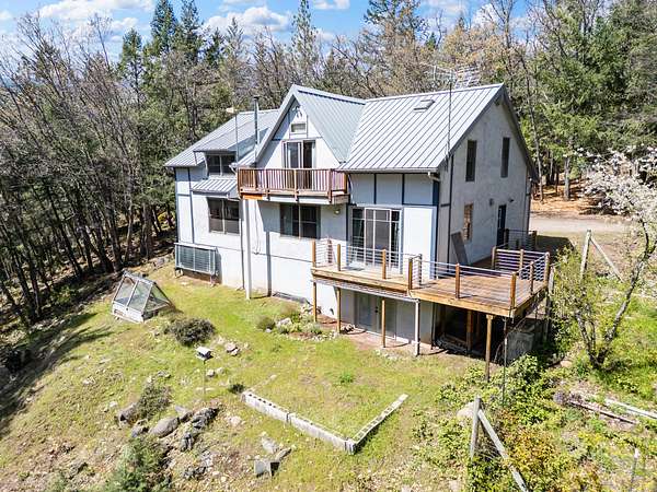 5.13 Acres of Land with Home for Sale in Ashland, Oregon