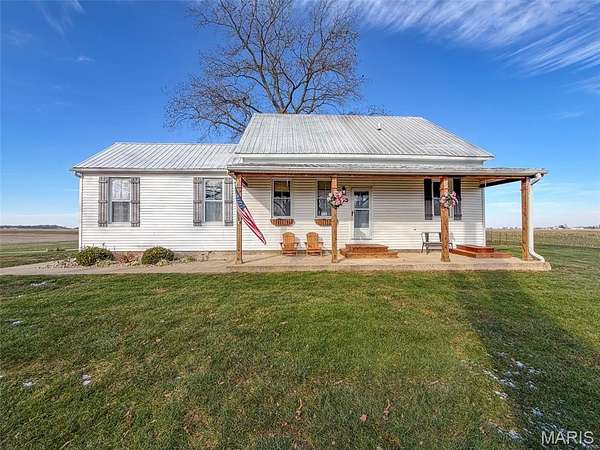 5.15 Acres of Residential Land with Home for Sale in Germantown, Illinois