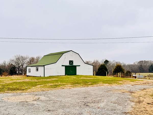 5 Acres of Residential Land with Home for Sale in Gleason, Tennessee