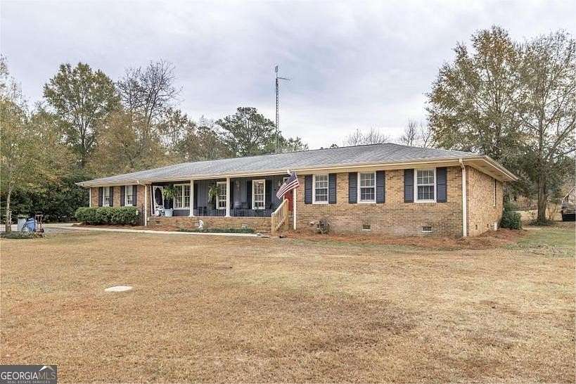 3 Acres of Residential Land with Home for Sale in Kathleen, Georgia