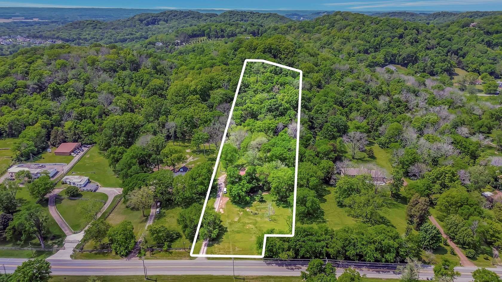 5.64 Acres of Residential Land with Home for Sale in Franklin, Tennessee