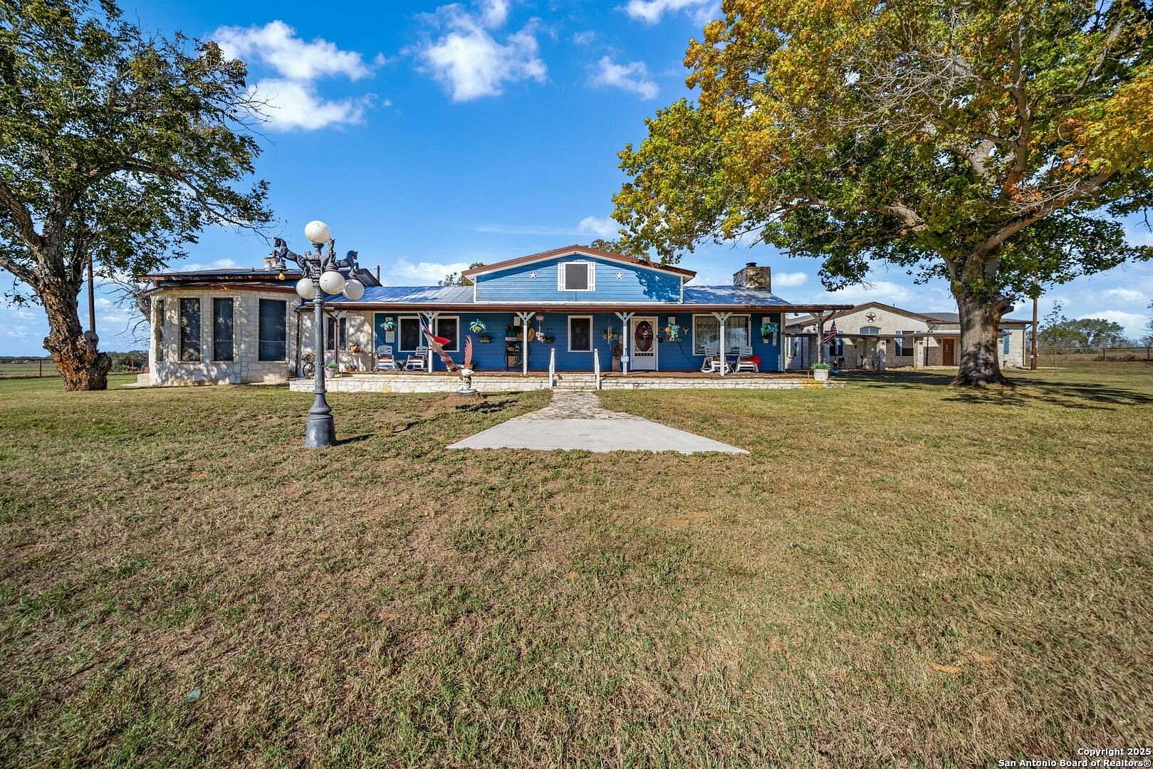 5.1 Acres of Residential Land with Home for Sale in Pleasanton, Texas