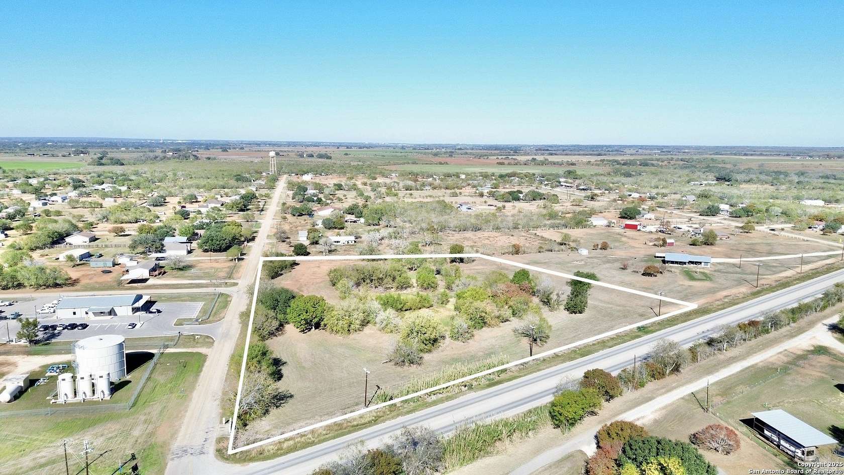 4.88 Acres of Residential Land for Sale in Pleasanton, Texas