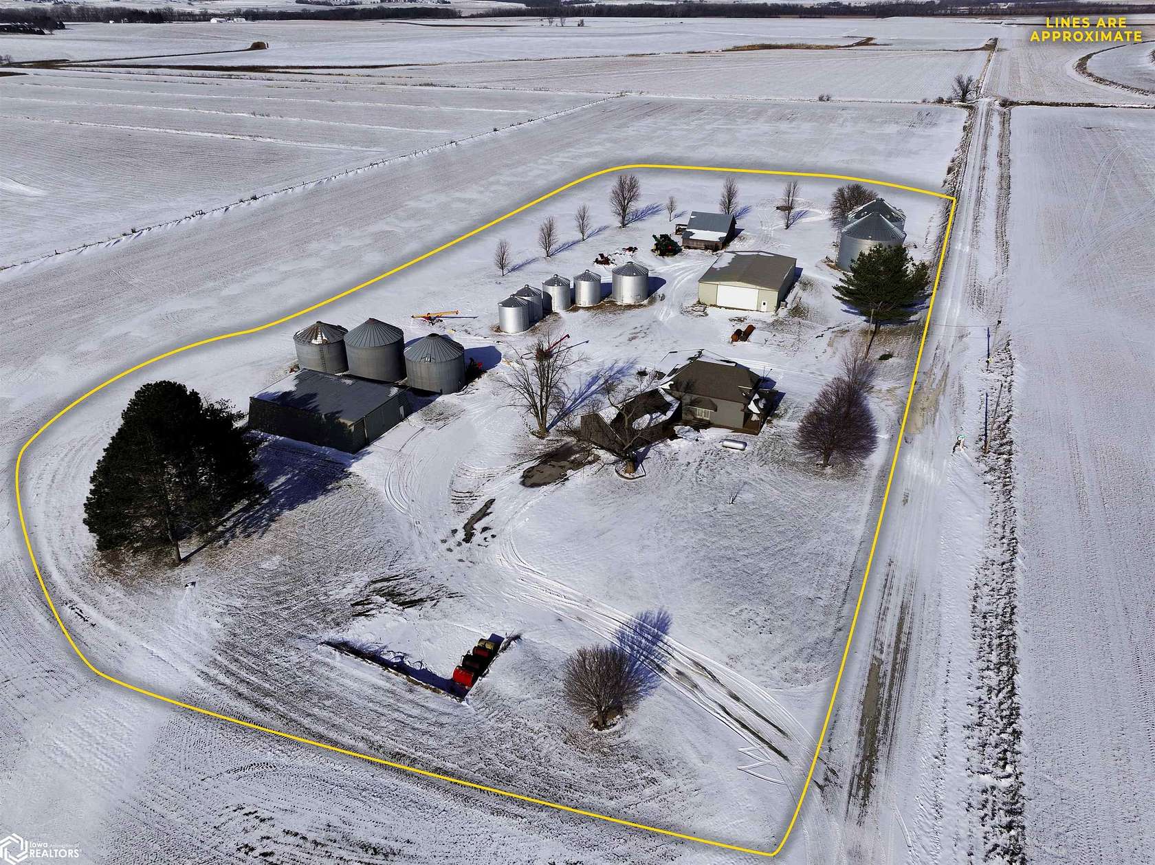 4.6 Acres of Residential Land with Home for Sale in Hastings, Iowa