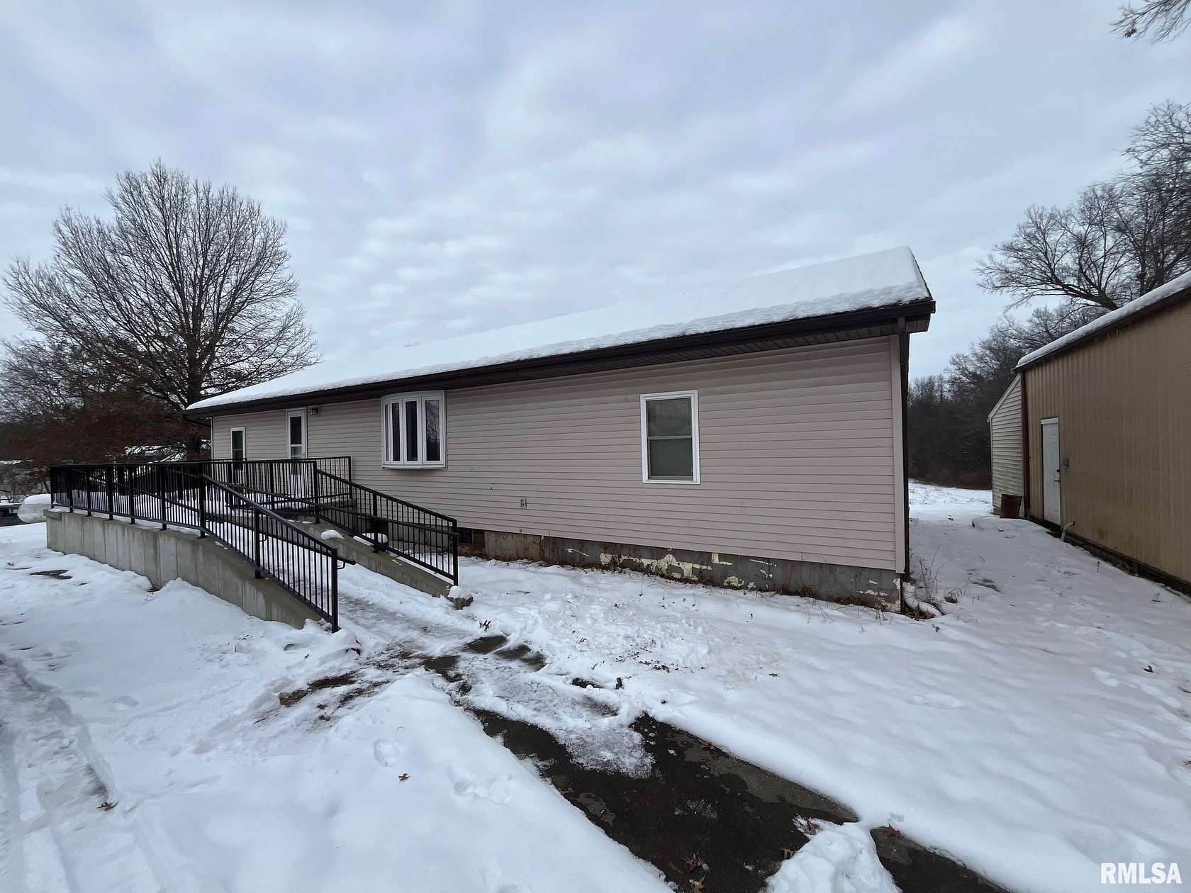 4.5 Acres of Residential Land with Home for Sale in Taylorville, Illinois