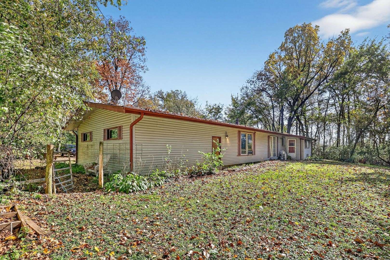 5 Acres of Residential Land with Home for Sale in Harvard, Illinois