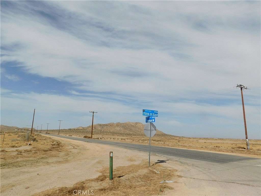 2.6 Acres of Land for Sale in Lake Los Angeles, California