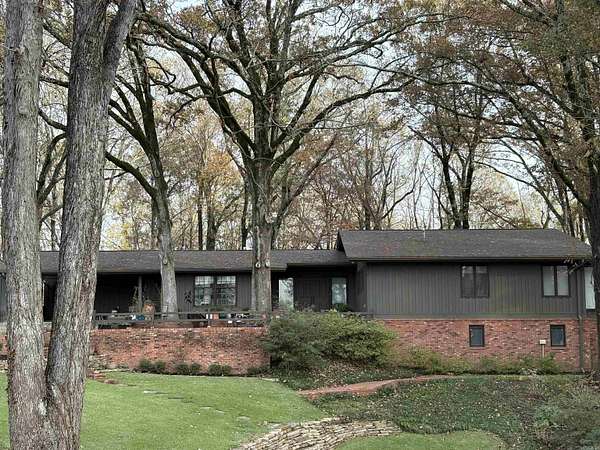 4.8 Acres of Residential Land with Home for Sale in Helena, Arkansas