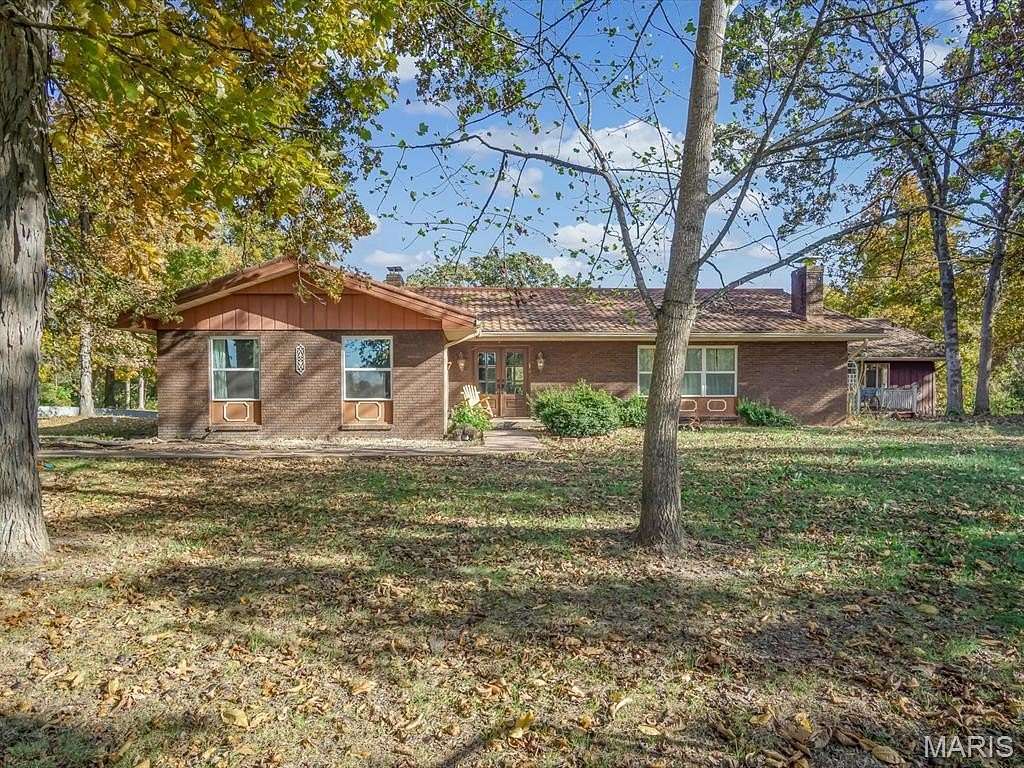 12 Acres of Land with Home for Sale in Greenville, Illinois