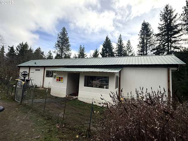 10 Acres of Residential Land with Home for Sale in Lyle, Washington