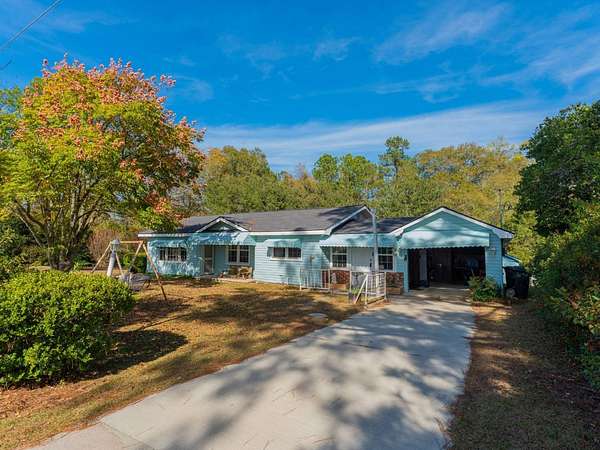 2.9 Acres of Residential Land with Home for Sale in Moultrie, Georgia