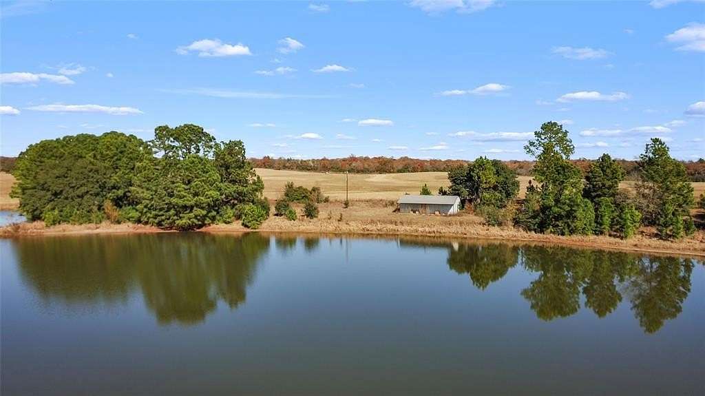 152 Acres of Land with Home for Sale in Thornton, Texas