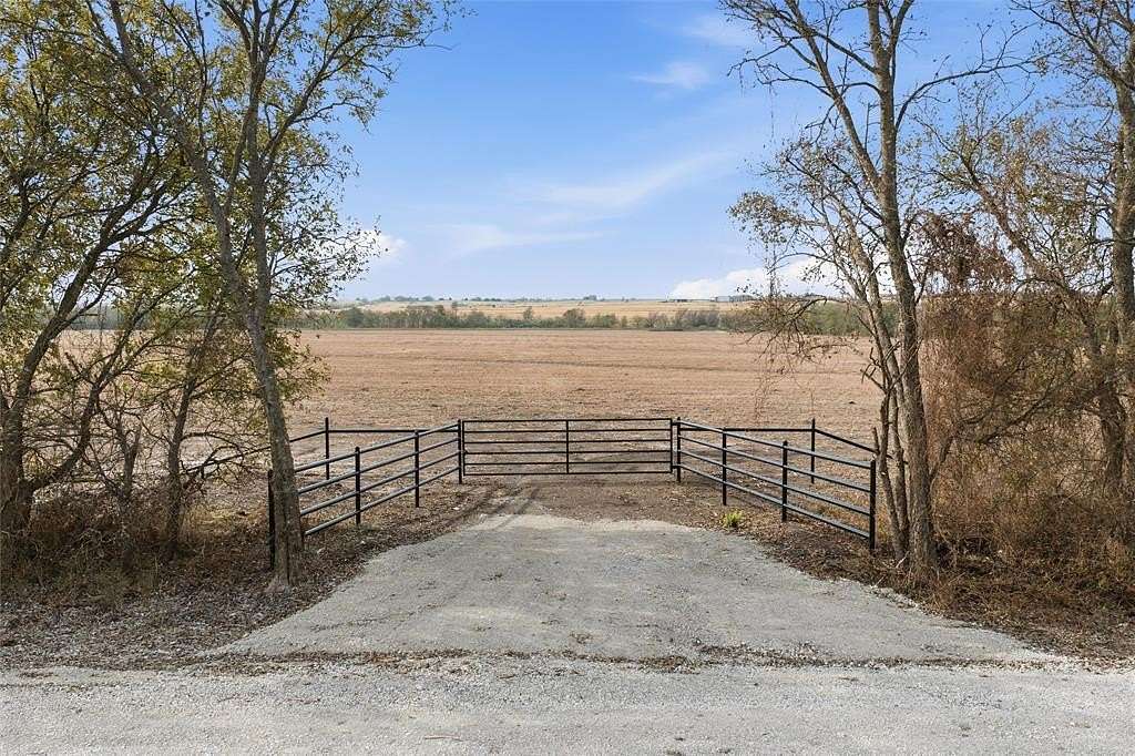 15.4 Acres of Land for Sale in Abbott, Texas