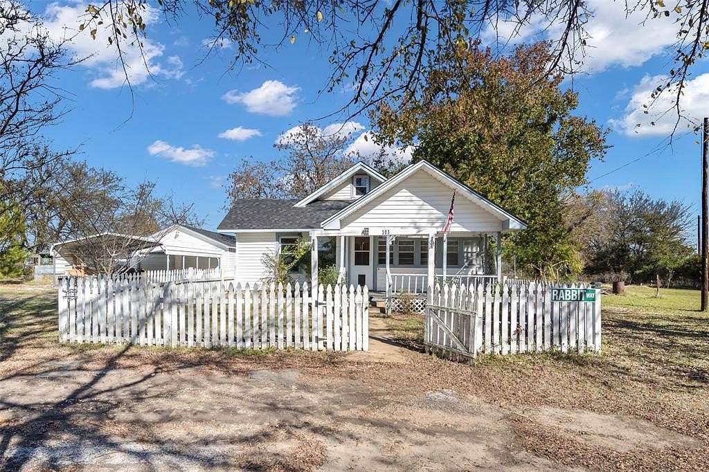 3.3 Acres of Residential Land with Home for Sale in Canton, Texas