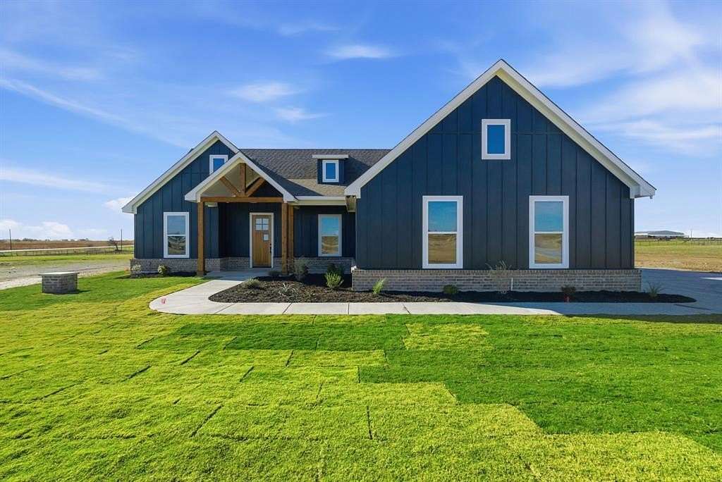 2.24 Acres of Residential Land with Home for Sale in Cresson, Texas