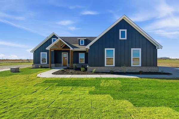 2.24 Acres of Residential Land with Home for Sale in Cresson, Texas