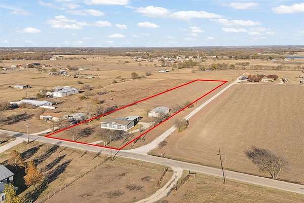 3.44 Acres of Residential Land with Home for Sale in Grandview, Texas