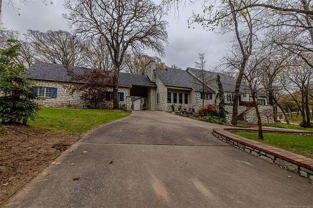 2 Acres of Residential Land with Home for Sale in Tulsa, Oklahoma