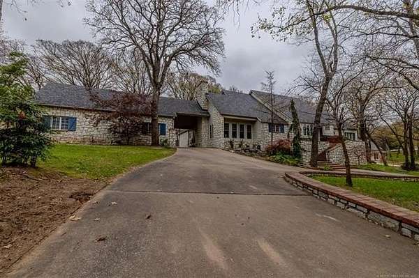 2 Acres of Residential Land with Home for Sale in Tulsa, Oklahoma